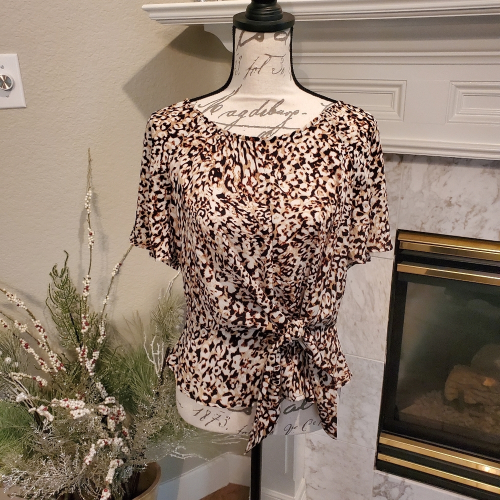 June & Hudson Leopard print tie front ss blouse